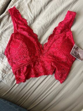 smart & sexy Red Lace Bralette with Scalloped Trim